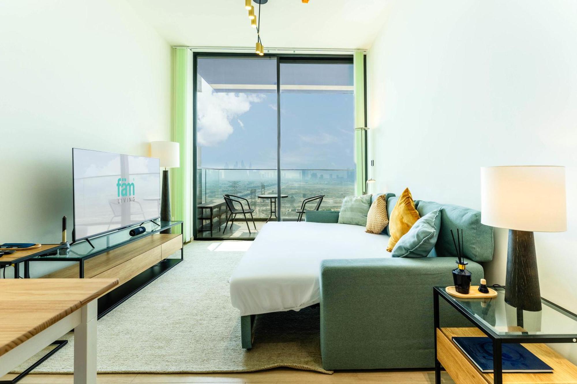 Apartment Fam Living Cozy Urban At Jvc With Quick Access To Miracle Garden *
